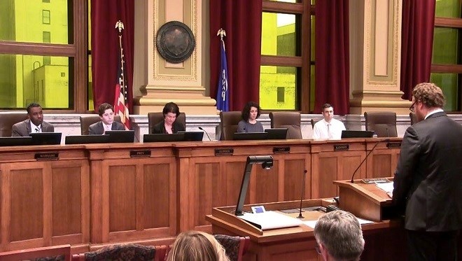 Minneapolis oo magaalada Boosaaso deeq gaadiid iyo lacag isugu jirta siisey.