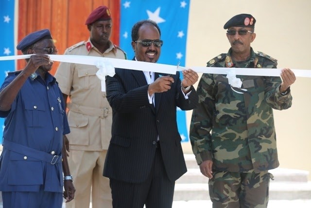 Xeradii ciidamada Cirka ee Afisyoone oo xariga uu ka jarey M/weyne Xasan SHeekh.