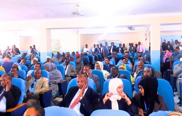 Doodda Dib u Eegista Xeer Hoosaadka Barlamaanka oo Maanta Bilaabaneysa kadib Hakad ku yimid.