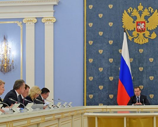 Dalka Ruushka oo Xukuumaddii Ka Arrimineysay Ay Is Casishay Gabigeed.