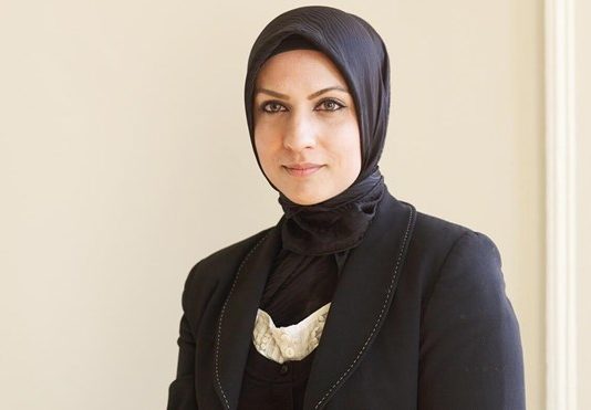 Garsoore Maxkamadeed oo Markii Ugu Horeysay Gabar Muslimad ah Xijaab Soo Xiratey.