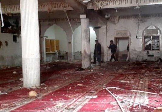 Masjid ku Yaal Dalka Pakistan oo Qarax Lala Beegsadey ay ku Dhinteen Dad Ka Badan 30 Qof dad kalena Ku Dhaawacmeen.