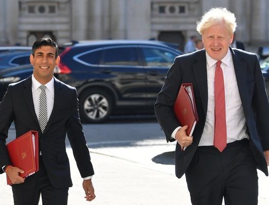 R/wasaaraha Dalka UK Bores Johnson iyo Wasiirkiisa Maaliyadda oo Markii Ugu Horeysay Abid Boolisku Ganaaxeen.