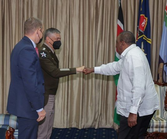 Dalalka Mareykanka iyo Kenya oo Kawada Hadley Arrimaha Amniga iyo La Dagaalanka Al-shabaab Sidii Loo Xoojin Lahaa.