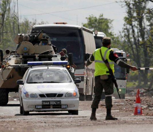 Qaar Kamid ahaa Ciidamada Ukraine oo Isu Dhiibey Ciidamada Ruushka iyo Kuwo Kale La Filayo in ay is Dhiibaan Daawo Sawiro.