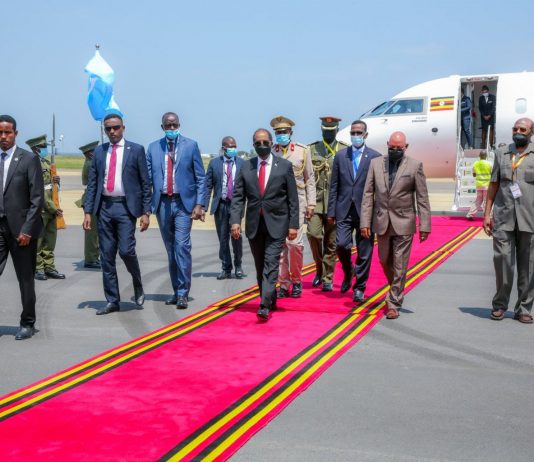 M/weyne Xasan Sheekh iyo Wefdi uu Horkacayey oo Lagu Soo Dhaweeyey Magaalada Kampala ee Dalka Uganda (Daawo Sawiro).