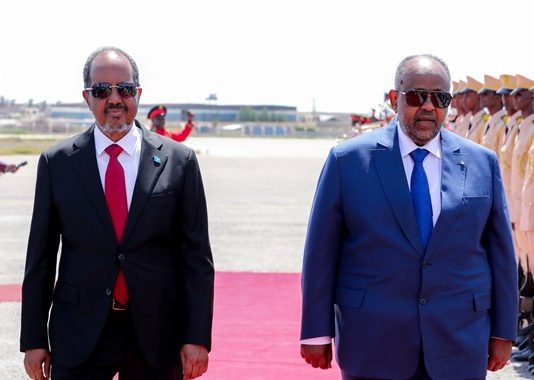 Wefdi uu Hoggaaminayo M/weynaha Dalka Jabuuti Ismaaciil Cumar Geelle oo Muqdisho soo Gaarey.