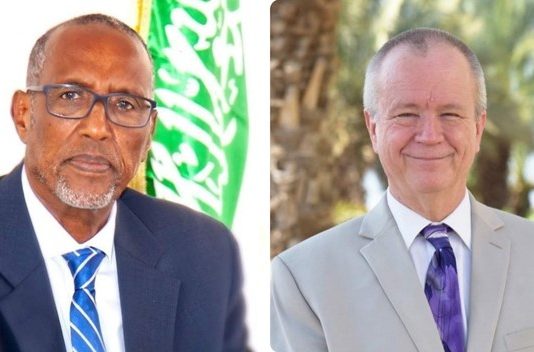 Safiirka Mareykanka ee Soomaaliya oo Somaliland Ka Dacwootey iyo waxa ay isku Hayaan.