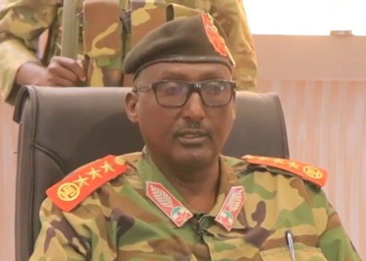 Daawo:Sarkaal ka Tirsan Ciidamada Somaliland oo Ka Hadley Sababta ay Ciidamadu uga Baxeen Gudaha Magaalada Laascaanood.