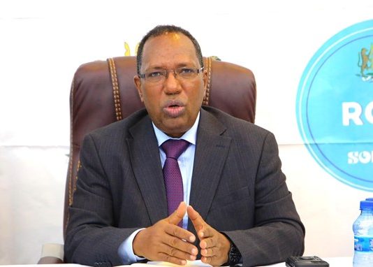 Caqabado La Sheegay in ay Hortaaganyihiin Sameynta Lacag Sh.So oo wasiirka Maaliyadda Soomaaliya Dr.Cilmi Maxamed Nuur Sheegay.