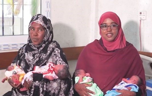 Haweeney Soomaaliyeed oo Afar Caruur ah Ku Dhashey Isbitaal Banaadir ee Magaalada Muqdisho.