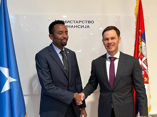 R/w kuxigenka ahna wasiirka Maaliyadda Serbia oo kulan la yeeshey Safiirka Soomaaliya ee dalkaasi.