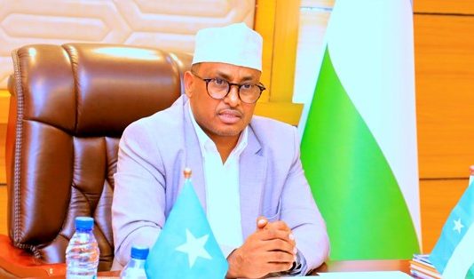 Guddi kasoo Tala Bixiya Wax kabedelka Xeerka Puntland oo Gudoomiyaha Barlamaanku Magacaabey.