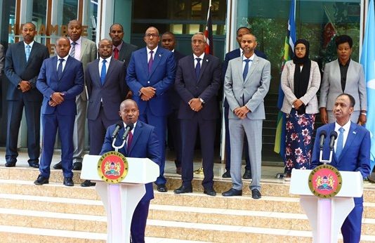 Dawladaha Soomaaliya iyo Kenya oo Kala Saxiixdey Heshiisyo Muhiim u ah Labada Dal.
