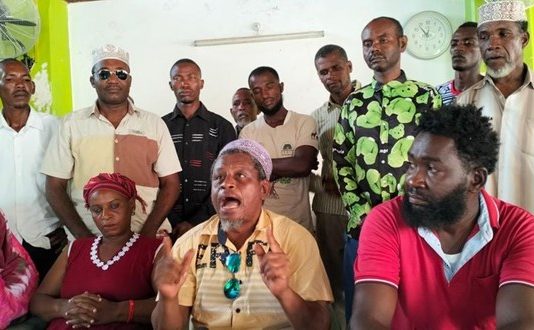 In La Furo Xuduud Beeneedka Soomaaliya iyo Kenya oo Shacabka Laamu Soo dhaweeyeen.