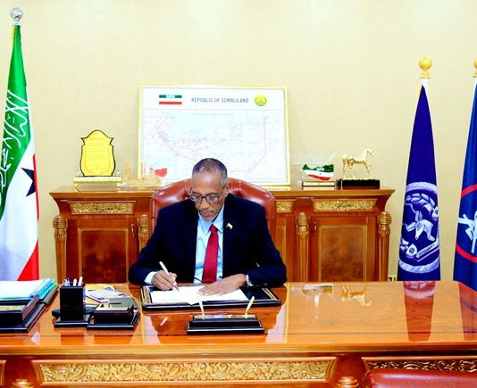M/weyne Muuse Biixi Cabdi oo isku Shaandheyn ku Sameeyey Qaar kamid ah Golaha Wasiirada.