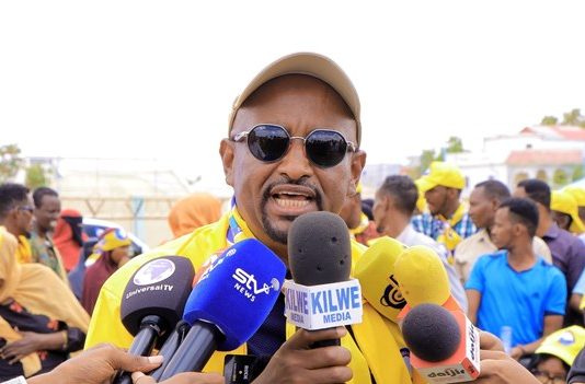 Eedeymo Dawladda Federalku u Jeedisay Maamulka Puntland oo ay Jawaab Celiyeen Madaxda Maamulkaasi.