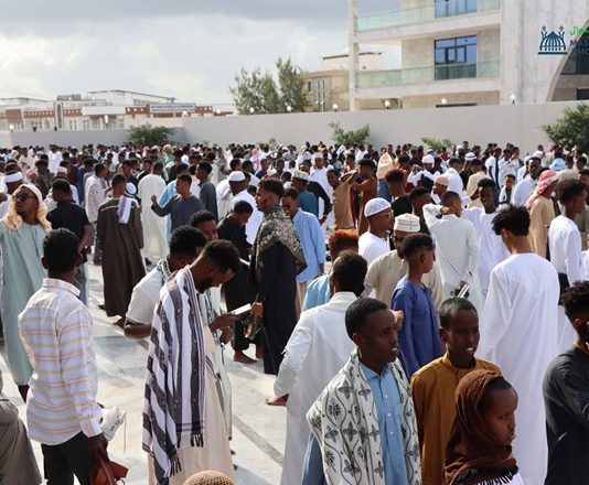 Salaadda Ciidal Adxa oo Si weyn Magaalada Muqdisho iyo Magaalooyin kale Looga Oogay.