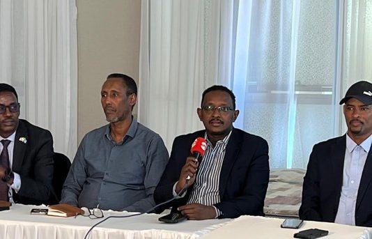 Daawo: Xildhibaano ka Horyimid Magacaabistii uu M/weyne Axmed Madoobe G//gedo U Sameeyey.