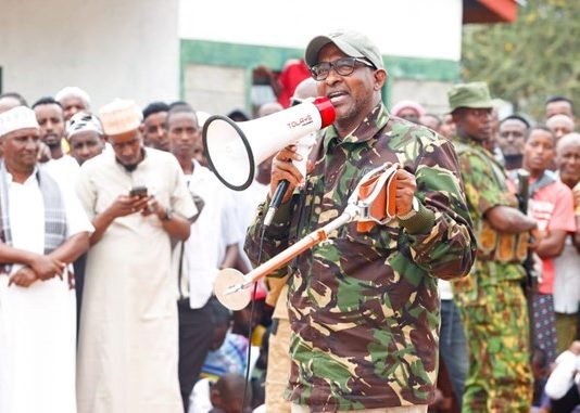 Wasiirka Difaaca Dalka Kenya Aadan Barre Ducaale oo Wacad ku Marey in ay Al-shabaab Toos ula Dagaalayaan.