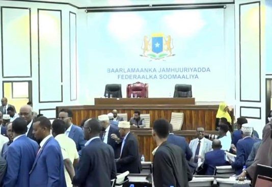 Buuq iyo Muran baahsan oo Maanta Hareeyey Fadhigii Barlamaanka Federalka Soomaaliya.