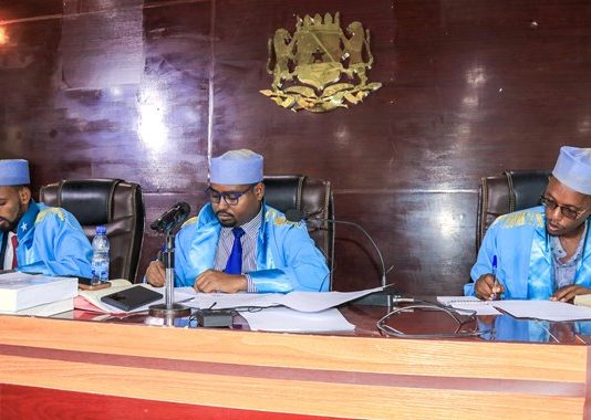 Members of the Ministry of Finance and the Central Bank were brought before the G/Banadir Court.