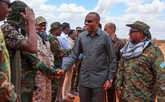Degmada Aadan-yabaal ee G/sh/dhexe oo R/wasaare Xamse Cabdi Barre Booqasho ku Tagey.