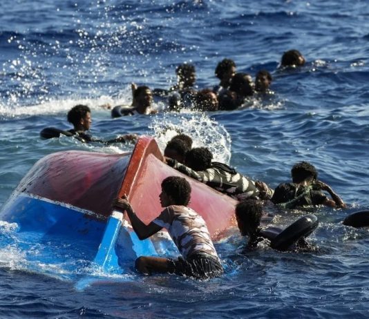 Laba Doon Ay Saarnaayeen Tahriibayaal Oo Ku Degeen Jasiiradda Lampedusa Ee Dalka Talyaaniga.