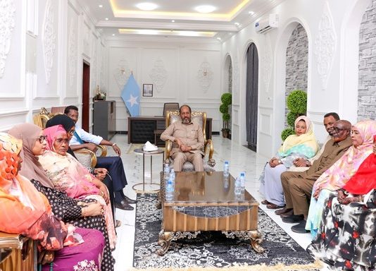 M/weyne Xasan Sheekh oo Kulamo Guubaabo ah ka wada Dhusamareeb La Daalanka Al-shabaab.
