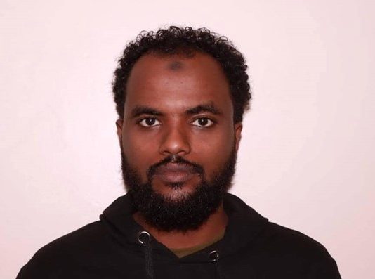 Aabaha Sekeriye Kamaal Abba Sheekh oo Dawladda Soomaaliya ku eedeeyey in wiilkiisa ay Aduubatey.
