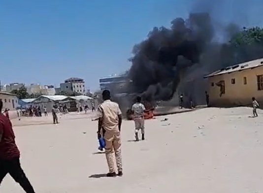 Shaqaaqo Dhexmartey Booliska iyo Dad Shacab ah oo ka Dhacdey Magaalada Hargeysa ee Somaliland.