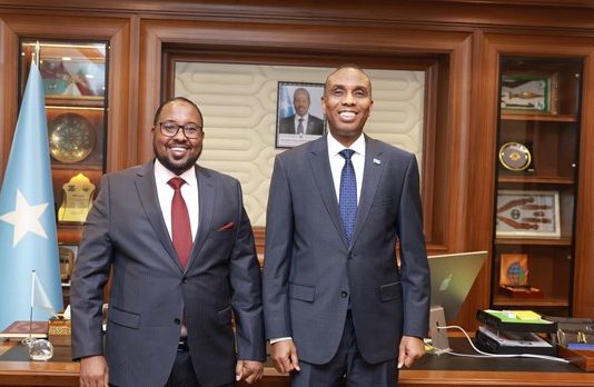 Hoggaamiyaha SSC-Khaatumo oo R/wasaare Xamze Xafiiskiisa kula Kulmey iyo waxa ay kawada hadleen.