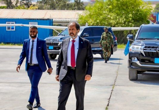 M/weynaha Dawladda Federalka Soomaaliya Xasan Sheekh oo U Ambabaxey Dalka Eritrea.