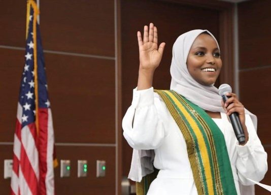 Gabadh Soomaaliyeed oo Markii ugu Horeysay ku Guuleysatey in ay Noqoto Duqa Magaalo Mareykan.