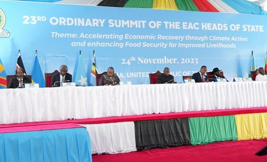 Kubiiritaanka Ururka Bulshada Bariga Africa EAC oo Madaxweyne Xasan Sheekh Saxiixayo.