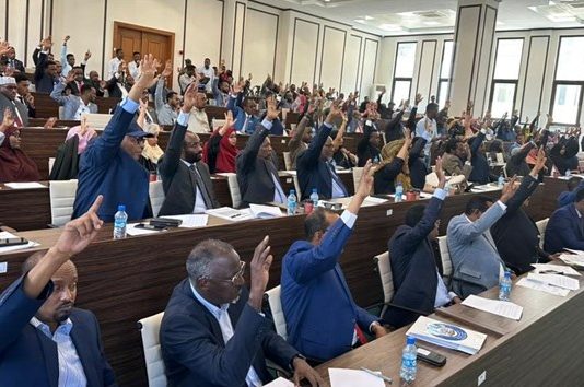 Habraaca Wax Ka Bedelka Dastuurka Soomaaliya oo ay Labada Gole ee Barlamaanka Federalku Ansixiyeen.