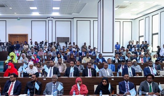 Doodda Wax ka Bedelka Dastuurka oo Golayaasha Barlamaanka Federalku Maanta Bilaabeen.