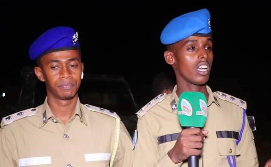 The police forces in Baidoa city in the Bay region have arrested a man who was one of the people who attacked the mosque with a hand grenade.