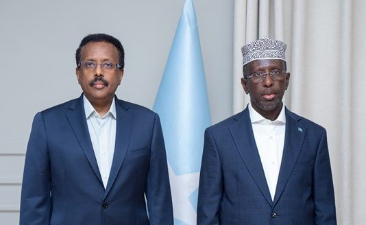 Madaxweynayaashii Hore oo Sheegay in Madaxweyne Xasan Sheekh Dhegaha Ka Fureystay Baaqyadoodii.
