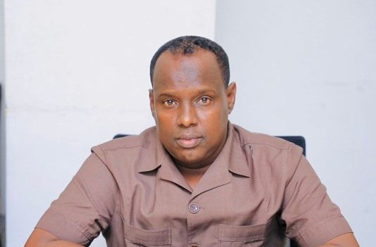 WATCH” Hodan District Governor Warns Young People to Go to Nightclubs in Hotels.