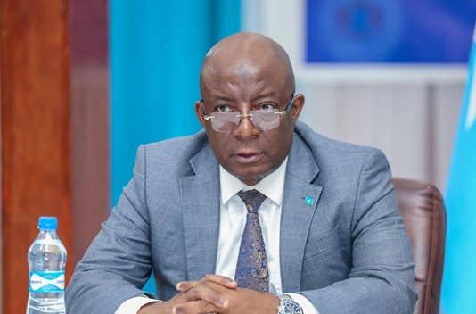 Wasiirka Warfaafinta Daa’uud Aweys oo Sheegay in ay Dhawrayaan Xuquuqda Saxafiga iyo Xoriyadda Xog Helistiisa.