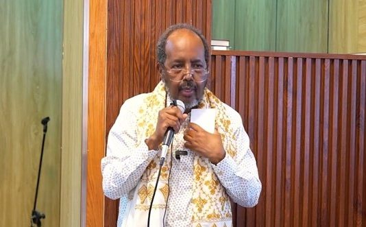 Madaxweynaha FS Xasan Sheekh oo Ugu Baaqey Mucaaradka in ay Kala Shaqeeyaan Ciribtirka Al-shabaab.