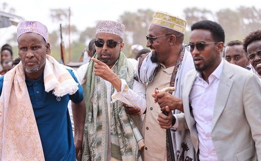 Degmada Maxaas ee Gobolka Hiiraan oo Si Weyn Loogu Soo Dhaweeyey Ugaaska Beelaha Xawaadle.