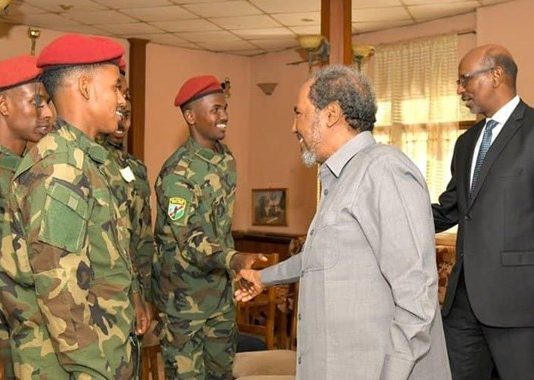 Xubno ka Tirsan Ciidanka Cirka Soomaaliya oo Madaxweyne Xasan Sheekh kula Kulmey Asmara Eritrea.