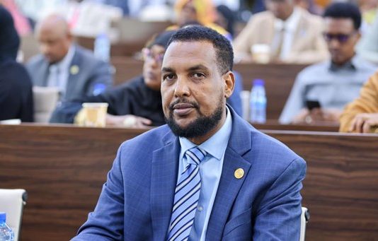 Go’aan Dhawaan ka soo baxey Gudoonka Barlamaanka oo Xildhibaano ka Horyimaadeen.