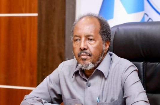 Madaxweyne Xasan Sheekh oo Sheegay in uu Tuug yahey qofkii Leexiya Canshuurta Dalka.