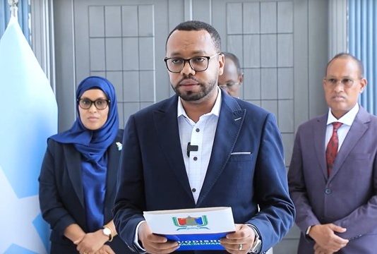 Watch: Heads of Banadir region refuse to build tall buildings around Adan Adde Airport.