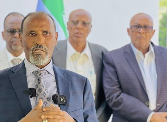 Wasiirkii Hore ee Maaliyadda Xiligii Farmaajo Bayle oo ku Biiray Xisbiga Waddani.