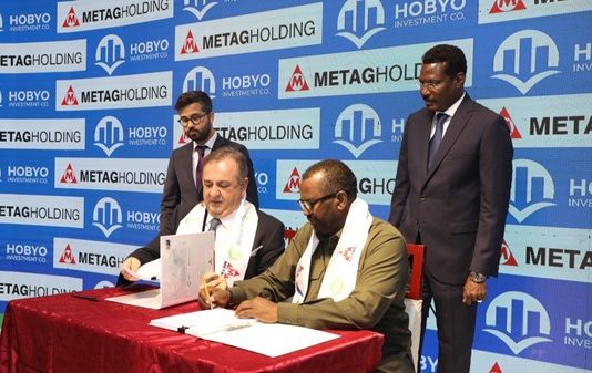 Dhismaha Dekedda Hobyo oo Heshiiskeeda La Saxiixey iyo Madaxweyne Qoor Qooroo Kalsooni Muujiyey.