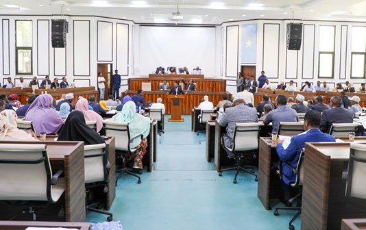 Daawo; Puntland oo wadatashi ugu Yeertay Xildhibaanada ku Metela Labada Gole ee Federalka.